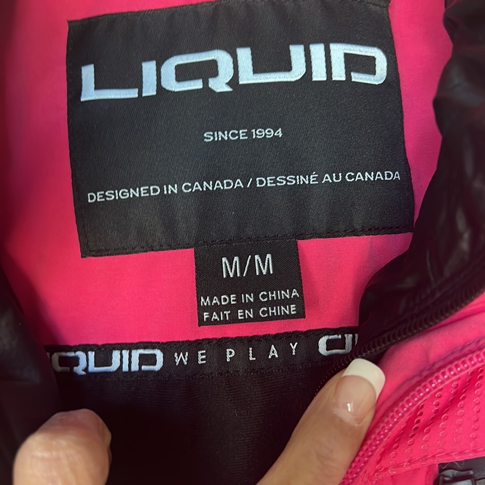 LIQUID - Picture 2 of 9
